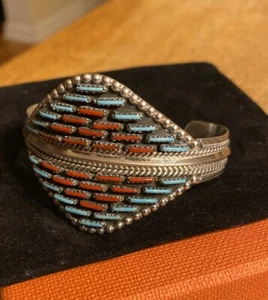 Amerikanische Ureinwohner Sterlingsilber Zuni Nadelspitze Türkis Koralle Manschette Armband - Bild 1 von 11