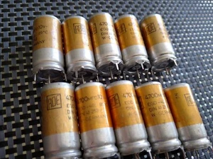 10x ALU- KONDENSATOR 4700µF 10V= ORG."ROE" NOSTALGIE D=18x39mm RM~10mm     25304 - Foto 1 di 7