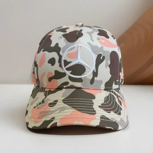 Cappello berretto baseball mimetico AMG Petronas F1 Lewis Hamilton Mercedes Benz rosa beige - Foto 1 di 6