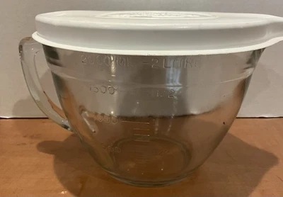 Pampered Chef 2 Qt Glass Measuring Cup w/ Lid - Image 1 of 4