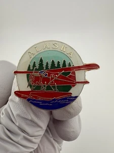 Alaska Wasserflugzeug Bäume und Wasser Emaille Anstecknadel - Bild 1 von 7
