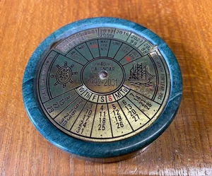 Calendario perpetuo de escritorio vintage de 40 años  - Imagen 1 de 8