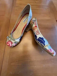 Tela superior Steve Madden P-Vickey para mujer talla 10 floral con hebilla dorada de cuero - Imagen 1 de 6