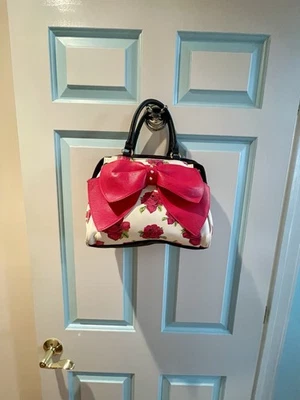 Betsey Johnson Blk/WhtToteShoulderBagBigPinkBow 3compartments&HalloweenNecklace - Image 1 of 4