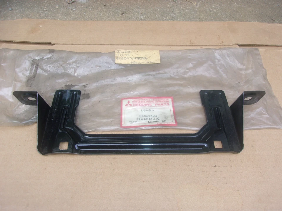 1980 1981 1982 1983 1984 Dodge Colt Nuevo de Lote Antiguo Mitsubishi Soporte de Placa de Licencia Trasera Foto 1 de 3