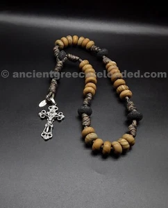 Der Naturholz Anglikanischer Paracord Rosenkranz, Silberkreuz, Vulkan Lavastein - Bild 1 von 4