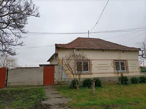 PRIVAT Teilsaniertes Einfamilienhaus in Südungarn mit Mietkauf zu verkaufen - Bild 1 von 10