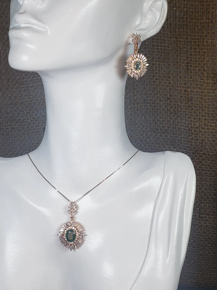 IMPRESIONANTE DISEÑO ANTIGUO - Juego de collar y pendientes genuinos de esmeralda y circonita cúbica 18K RG Foto 1 de 4