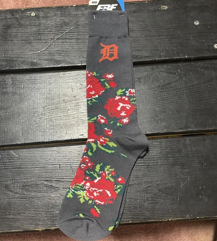 MLB Detroit Tigers Baseball Team Crew Socks for Men Fit Shoe Size MEDIUM 5 - 10 Cover