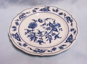 BREAD & BUTTER 5 PLATES Blue Danube Blue Onion Japan 6 3/4" D White China (A2) - Picture 1 of 3