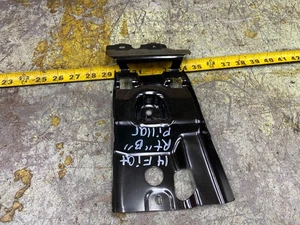 12-15 2 Door FIAT 500    RIGHT PASSENGER "B" PILLAR BRACKET K13 - Bild 1 von 19