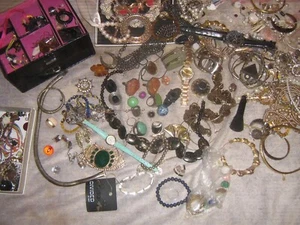 Konvolit Schmuck Kellerfund sehr viele steine perlen ketten für Schmuckliebhaber - Bild 1 von 20