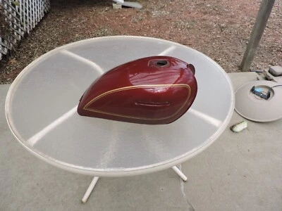 Tanque de combustible Kawasaki, cree que es un 550 LTD 1982. Foto 1 de 4