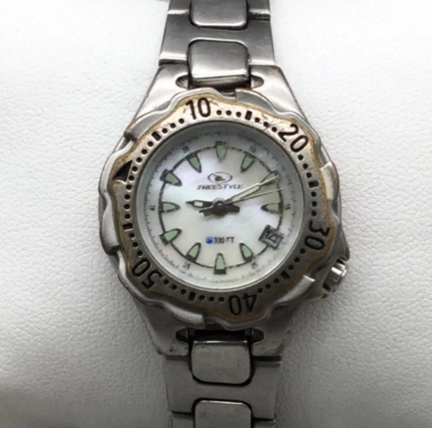 Reloj Freestyle Mujer 28mm Tono Plateado MOP Fecha 100M Batería Nueva 7" Foto 1 de 4