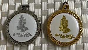 Vintage Catholic SERENITY PRAYER HANDS Necklace Pendant, Goldtone & Silvertone - Picture 1 of 4