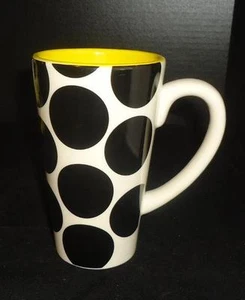 Taza de lunares negra Blue Sky by Joel Bee's Knees 2010 lunares negra en blanco amarillo 6" de alto - Imagen 1 de 3