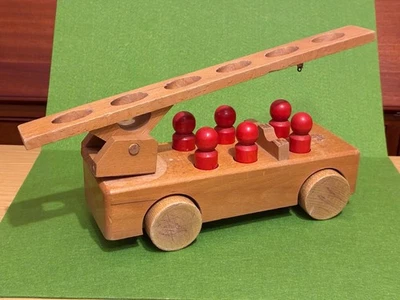 Feuerwehr aus Holz von Konrad Keller Spielwaren, stark bespielt - Bild 1 von 4
