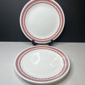 Corelle Cordoba 10,25” piatti bianchi con rosso leggermente usati ottime condizioni set di 4 - Foto 1 di 6