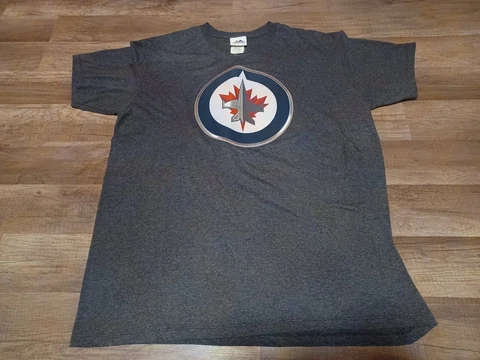 Vintage Majestic NHL Winnipeg Jets Huge Patch Logo Men's T-Shirt Size Large Cover