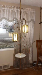 VIDEO Vtg Mid Century 50s Fiberglass Shade Tension Pole Lamp Floating Table MCM - Picture 1 of 20