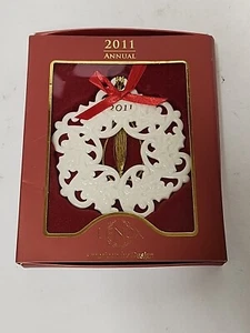 Lenox Annual ORNAMENT 2011 Christmas Wrappings Wreath In Box - Bild 1 von 2