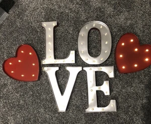 Lot of 6 Red & Silver Light Up 3D Metal Letters LOVE 2 Hearts Battery Op 12in - Picture 1 of 3