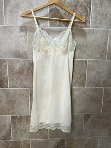 Hollywood Vassarette By Munsingwear Vintage Slip- Size Women’s Small - Picture 1 of 5