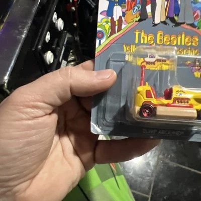 HOT WHEELS THE BEATLES AMARILLO SUBMARINO BUMP AROUND DIECAST Foto 1 de 4