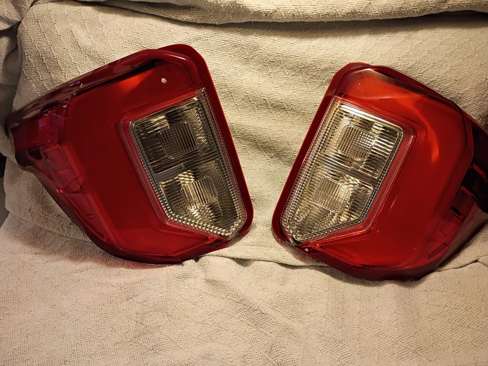 Par de luces traseras halógenas LED 2020-2024 Ford Explorer OEM, Foto 1 de 4