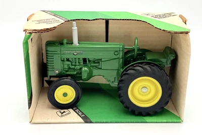 ERTL - John Deere Model M Tractor - 1:16 Scale - Image 1 of 4