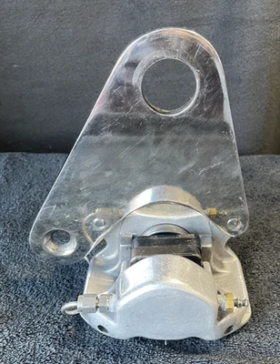 Pinça de freio traseira Harley Davidson Big Twin e montagem cromada - Imagem 1 de 4