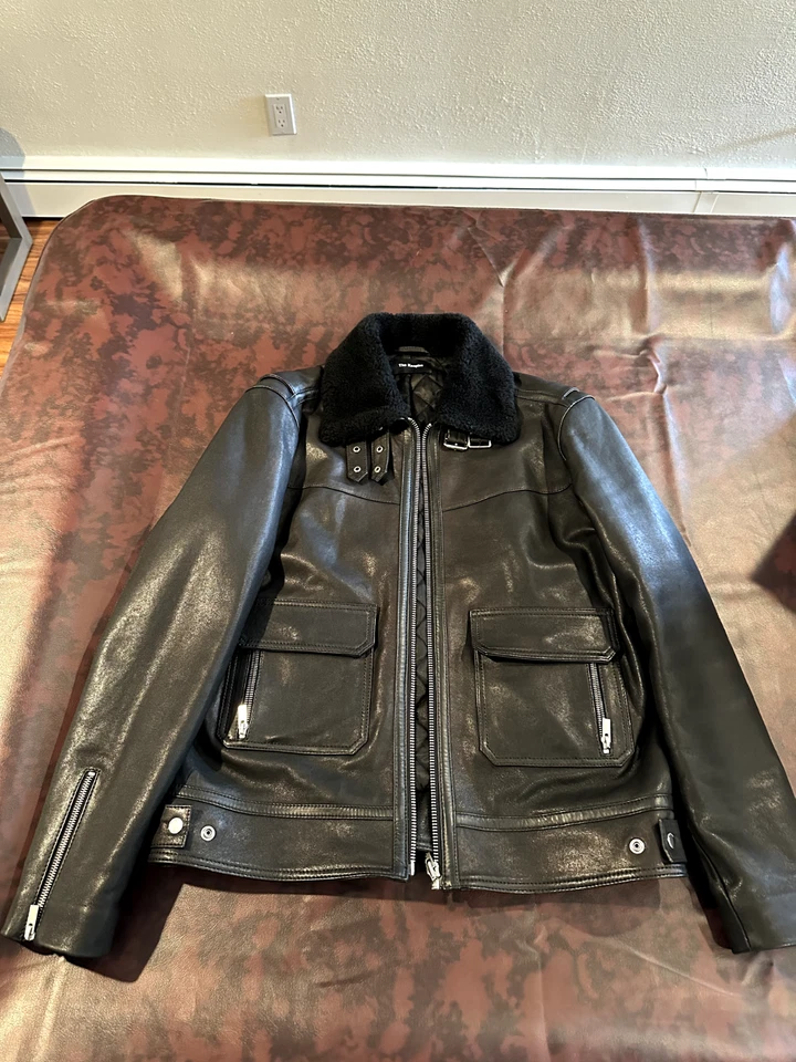 COMO NUEVO - Chaqueta de bombardero de aviador de cuero de cordero Kooples, cuello de piel de oveja, para hombre M Foto 1 de 4