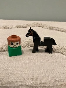 Lego Minifigur schwarzes Pferd mit braunem Zaumzeug Tiere Bauernhof + Duplo Person Mädchen - Bild 1 von 6