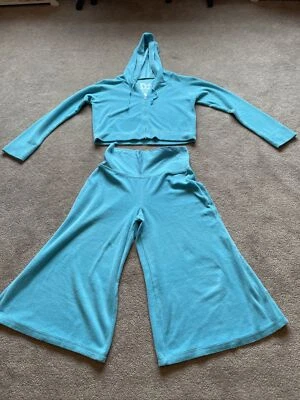 Victoria's Secret Peluche y Exuberante Aqua Recortado Sudadera con Capucha y Pantalones Pequeños Foto 1 de 4