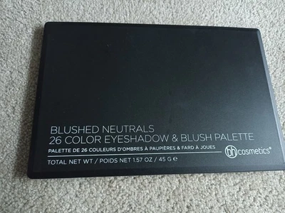 Lidschatten Palette Blushed Neutrals 26 Color Eyeshadow & Blush Palette - Bild 1 von 2