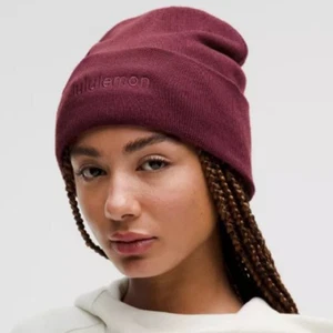 Nuevo con etiquetas Gorro Lululemon Warm Revelation Wordmark OS Lana Merino Spellout Bordado - Imagen 1 de 8