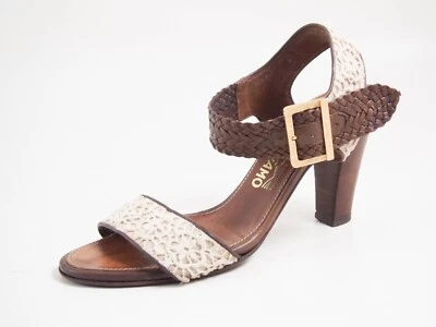 Sandália Ferragamo Salto Médio Couro Marrom Renda Biqueira Aberta Feminina Tamanho EUA 8 UE 38 C - Imagem 1 de 4