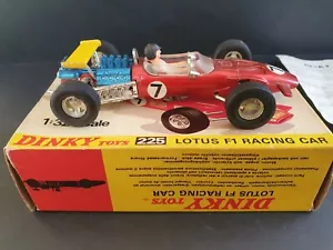 DINKY TOYS # 225 LOTUS F1 AUTO DA CORSA IN SCATOLA CON TRASFERIMENTI/ISTRUZIONI - Foto 1 di 11