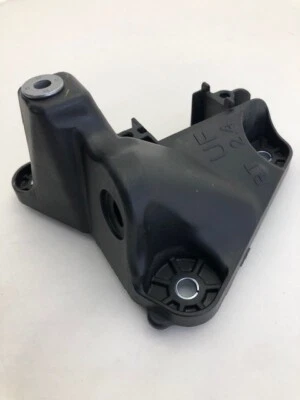 Chrysler 200 S 2015 2,4 L soporte de radiador lateral derecho OEM Mopar 68175034AA Foto 1 de 4