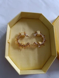 Swarovski Ortyx Hoop Earrings Pyramid Cut Yellow Gold-Tone Plated 5613722 - Picture 1 of 10