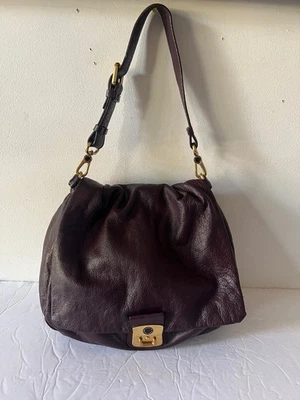 BOLSO HOLGADO DE ENSUEÑO Y2K MARC BY MARC JACOBS BIRDIE BORGOÑA Foto 1 de 4