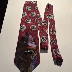 VTG Jurassic Park Necktie Red Brachiosaur Brontosaurus Dinosaur All Over Print - Bild 1 von 8