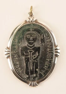 Maureen Costain Richards (1933-2004) carved Manx Celtic hardstone pendant 1976. - Picture 1 of 10