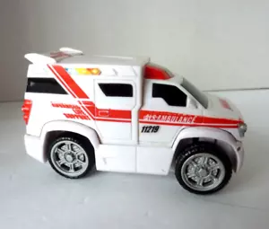 Ambulancia levantadores corporales Matchbox - Imagen 1 de 6