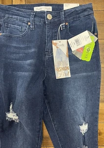 Misses jeans, with rip/tear by Royalty for me size 6, New with tags - Picture 1 of 4