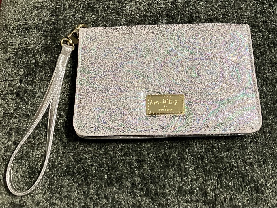 Mujer Betsey Johnson Muñequera Cartera Luv Betsey Correa Extraíble Iridiscente Foto 1 de 4