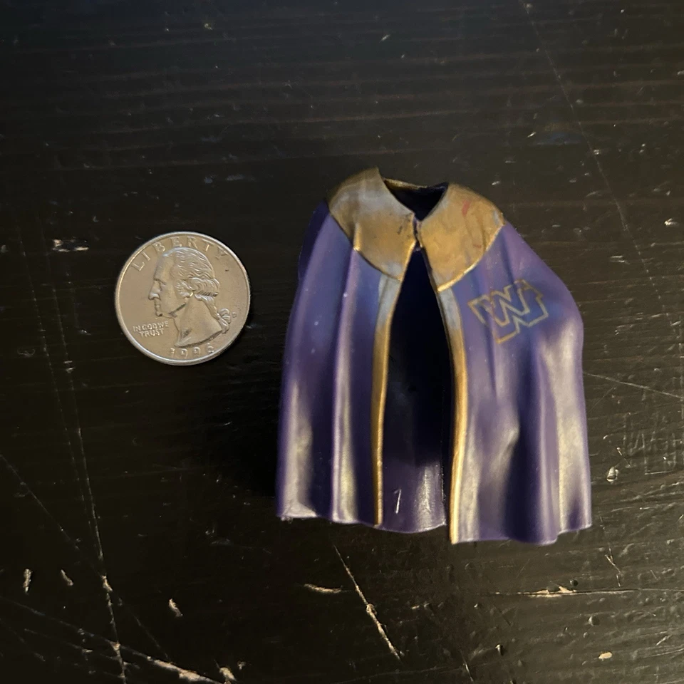 Mini juego de colección 1998 WWF Jakks Rey del Anillo capa de goma accesorio Foto 1 de 1