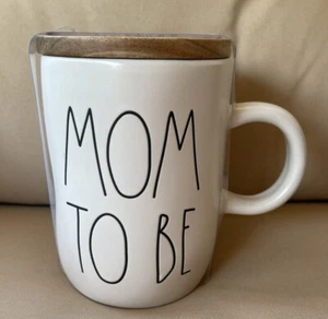 RAE DUNN by Magenta MOM TO BE Coffee Tea Mug CUP w/ Lid Farmhouse Home Decor NEW - Picture 1 of 5