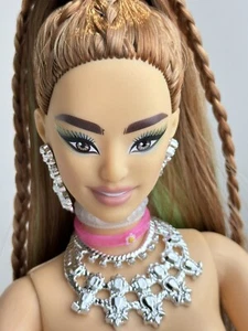Nude Barbie Doll Articulated Curvy Body Green Hair Cat Eyes Hispanic Latino OOAK - Picture 1 of 24