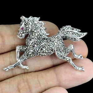 Verano 925 Broche de Plata Redondo Rubí 2mm Marcasita Caballo Gema Joyería - Imagen 1 de 10